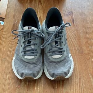 Nike Men's Gray Mesh Sneakers